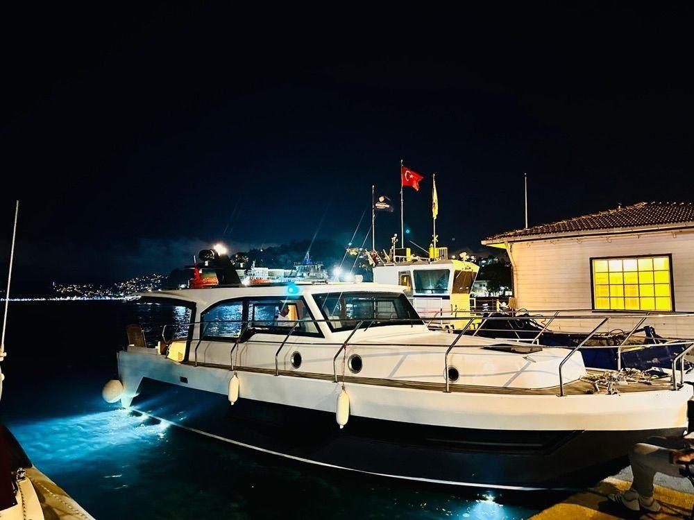 Rental Custom made 13m Motor Yacht - 934-0