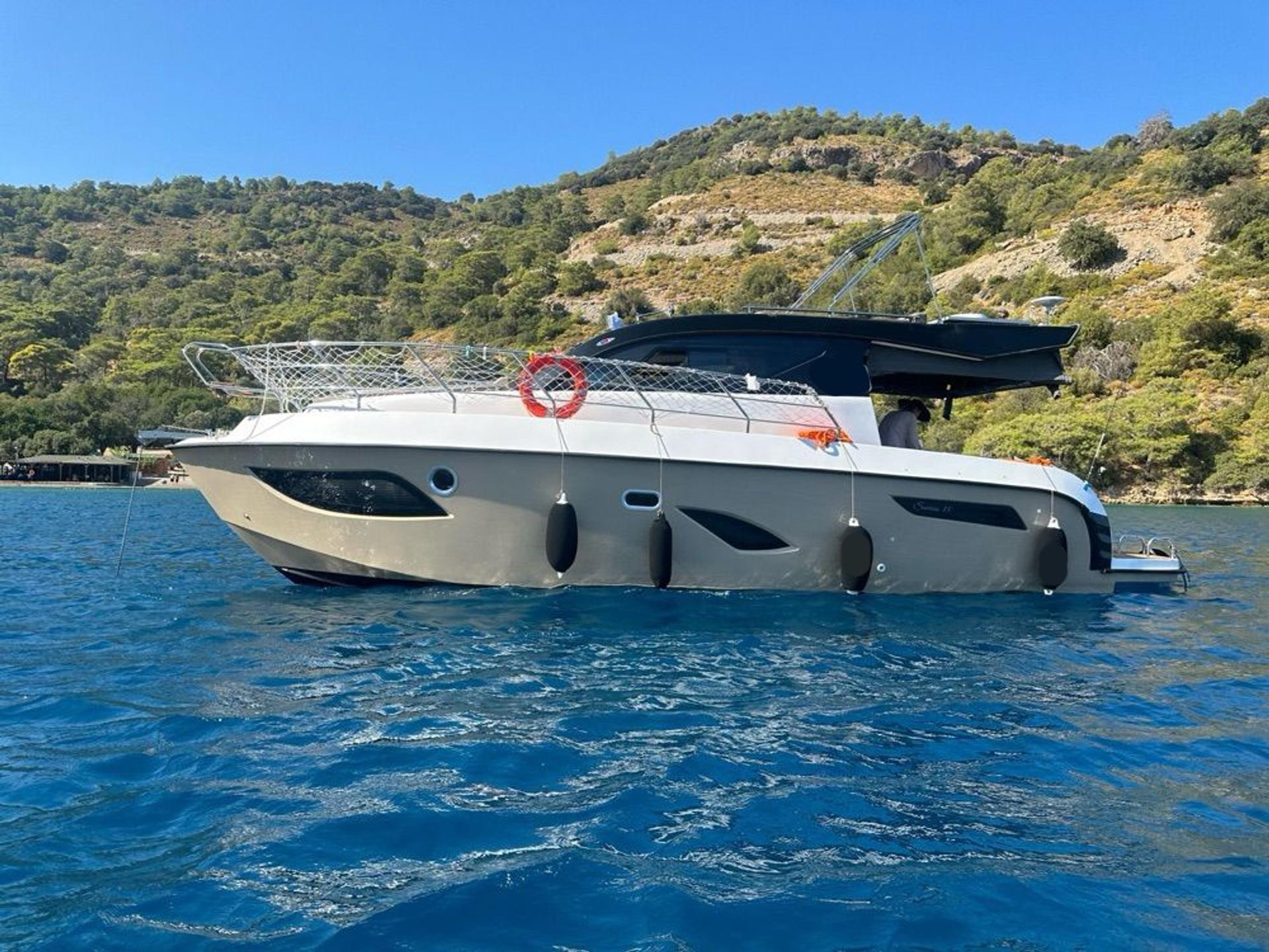 Rental Custom made 11m Motor Yacht - 380 - photo 2